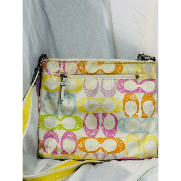 A225 Coach Scribble medium Crossbody - Picture 2 of 7